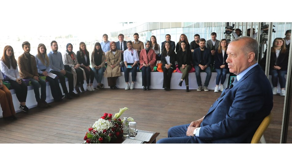 Cumhurbaşkanı Erdoğan sosyal medyada gençlerin sorularını yanıtladı