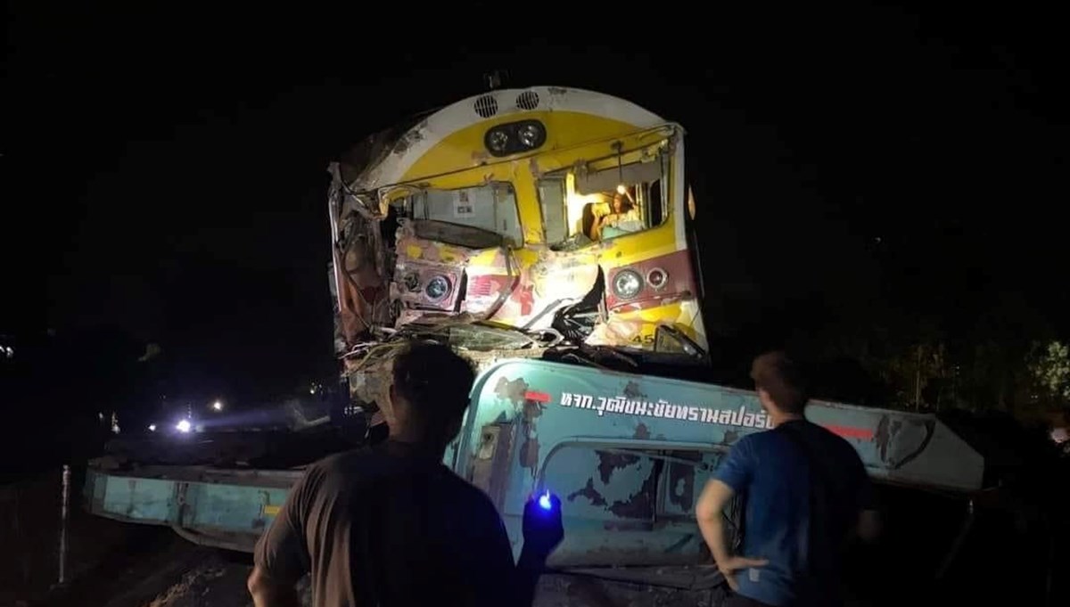 Tayland’da yolcu treni geçitteki vince çarptı: 1 ölü, 5 yaralı