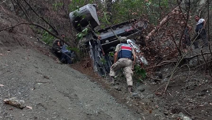 Uçuruma yuvarlanan operatör öldü