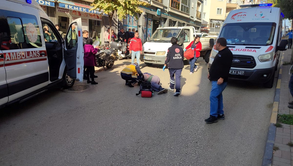 Edirne'de 14 yaşındaki motosikletli kaza yaptı: 3 yaralı Edirne'de 14 yaşındaki motosikletli kaza yaptı: 3 yaralı