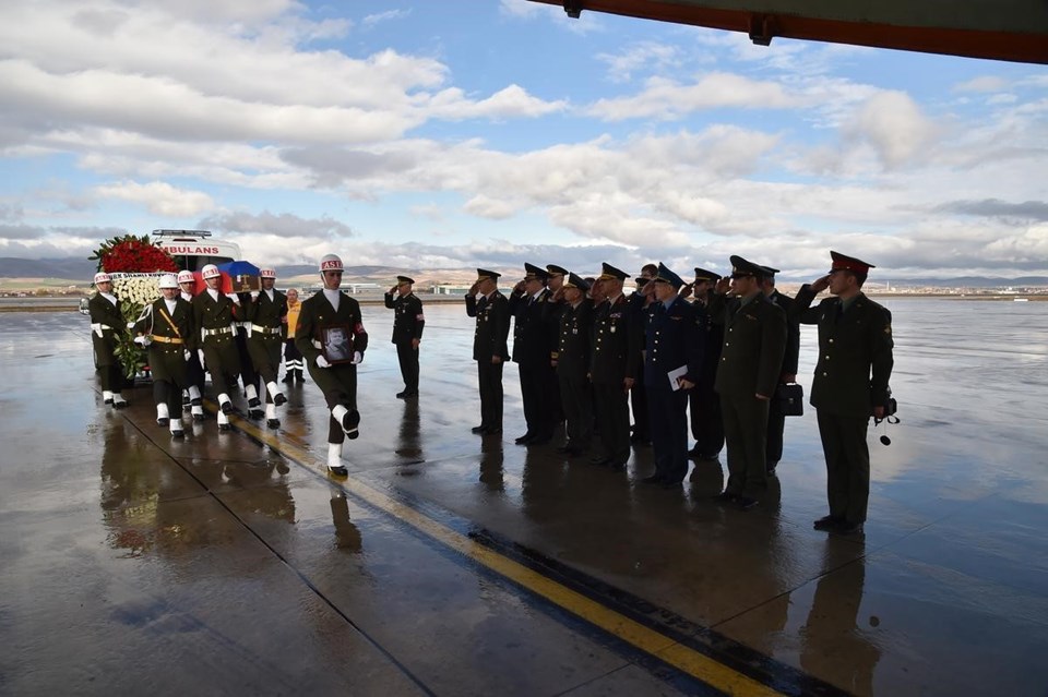 Rus pilotun cenazesi ülkesine gönderildi - 1