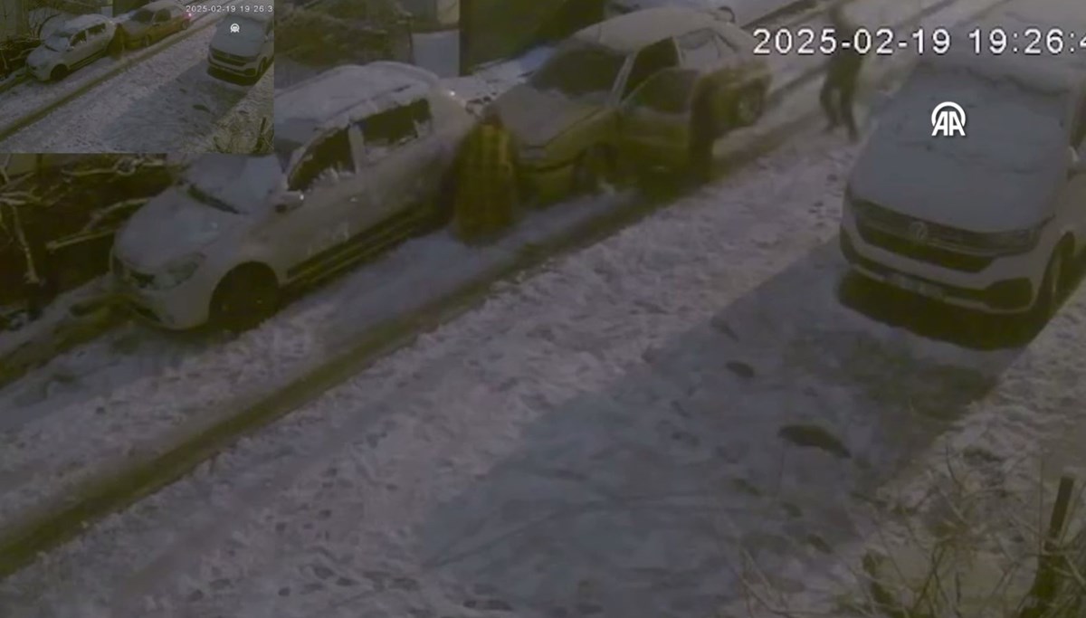 Karlı yolda kayan araç çocuğu sürükledi