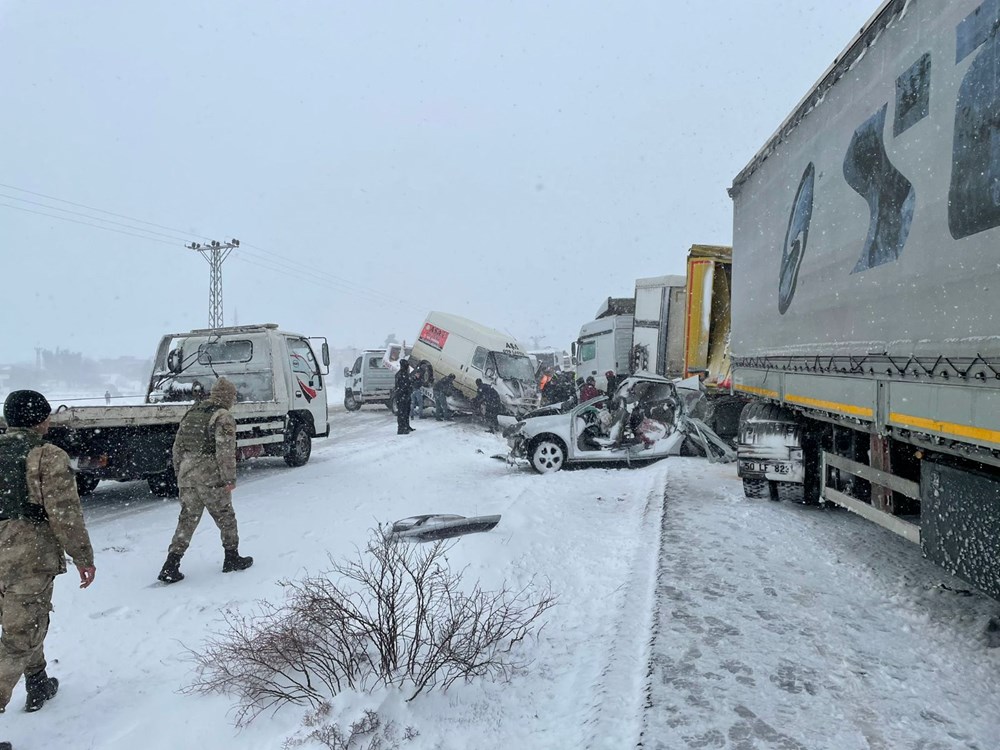 Mardin'de 8 araç birbirine girdi: 1 ölü, 7 yaralı - 3