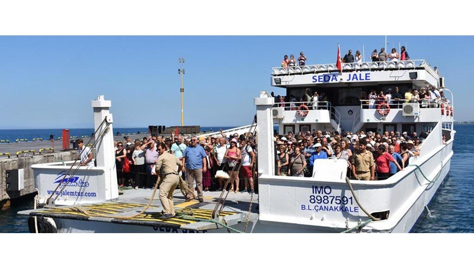 Dikili ile Midilli arasında feribot seferleri başladı