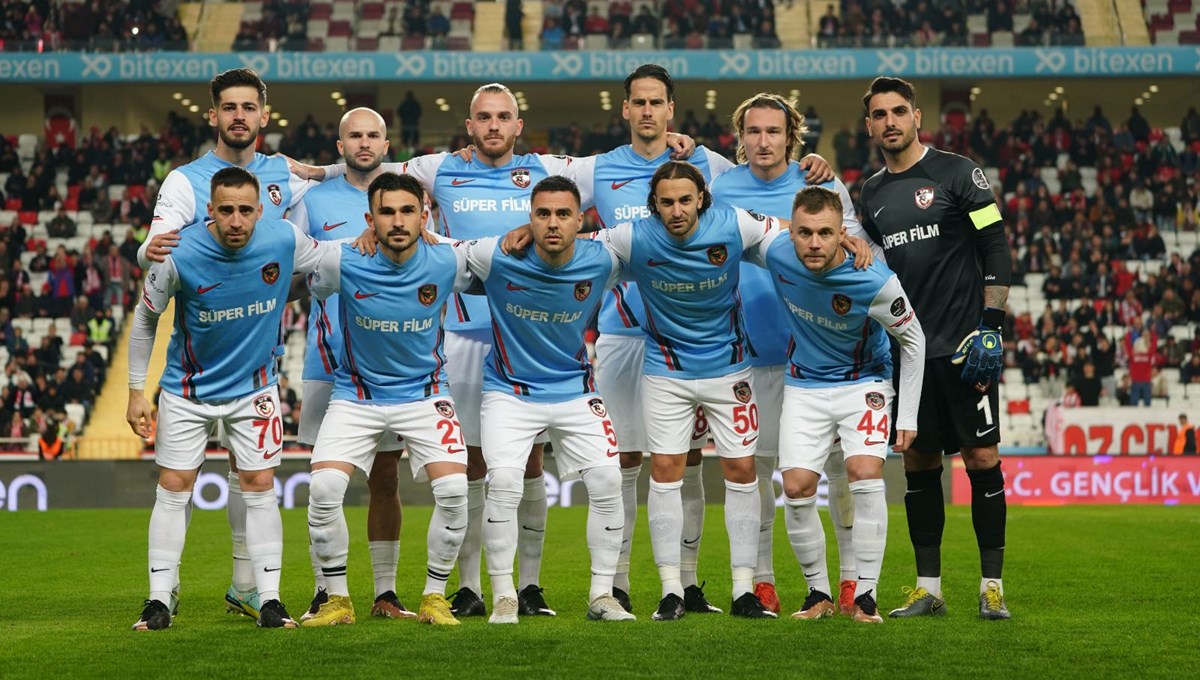 Ligden çekilme kararı alan Gaziantep FK'da 10 futbolcu gönderildi