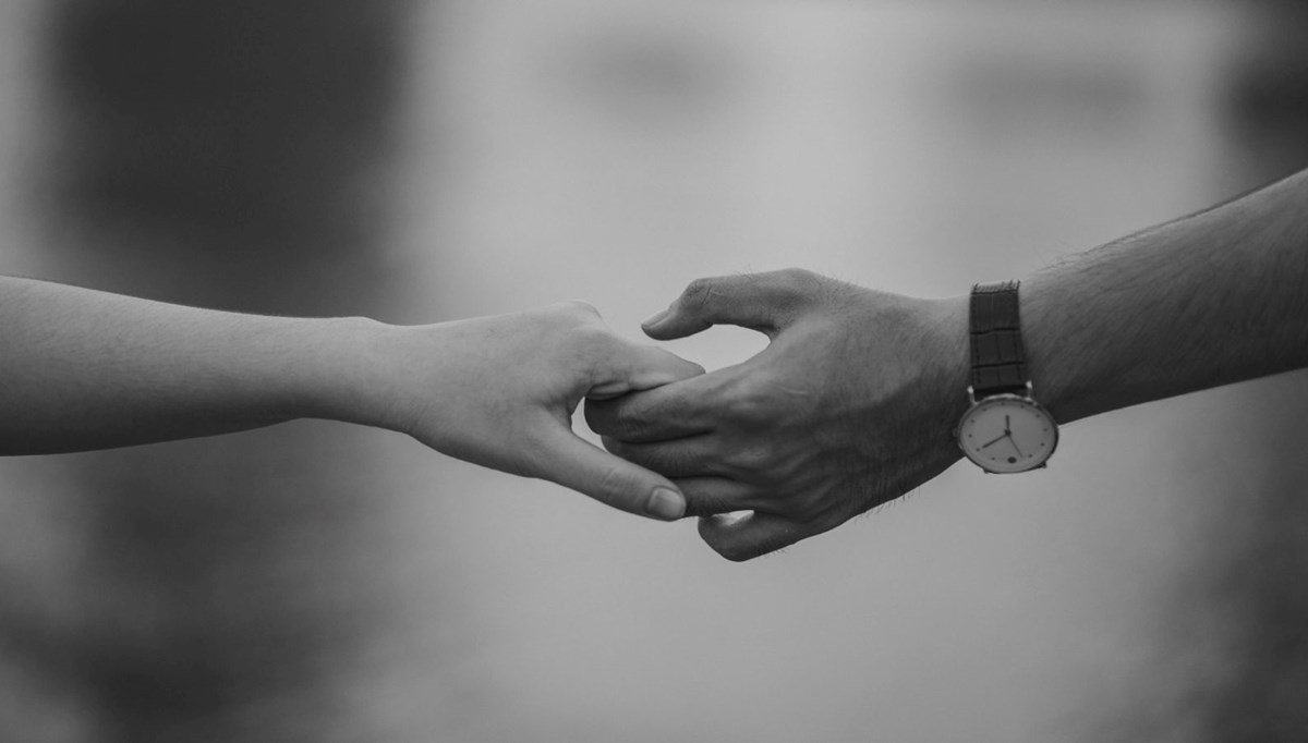 Partnerinizin sizi yeterince sevmediğini gösteren 24 işaret
