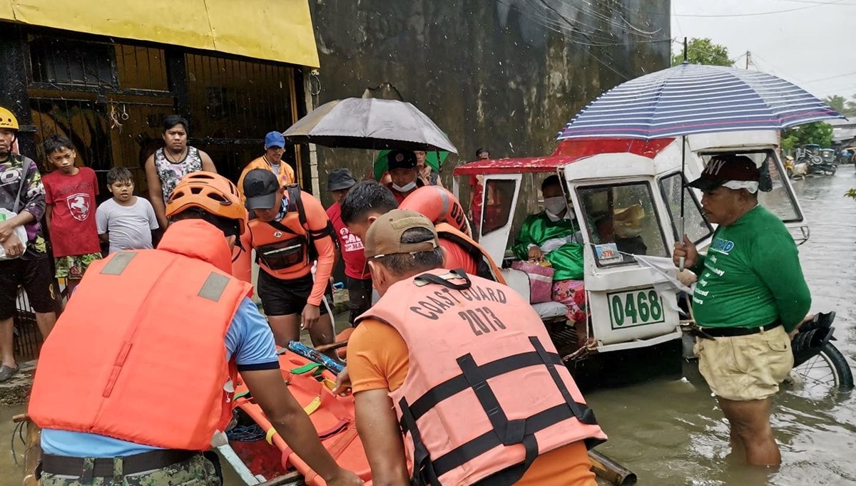 Tropikal Megi Kasırgası Filipinler'i vurdu: En az 28 ölü