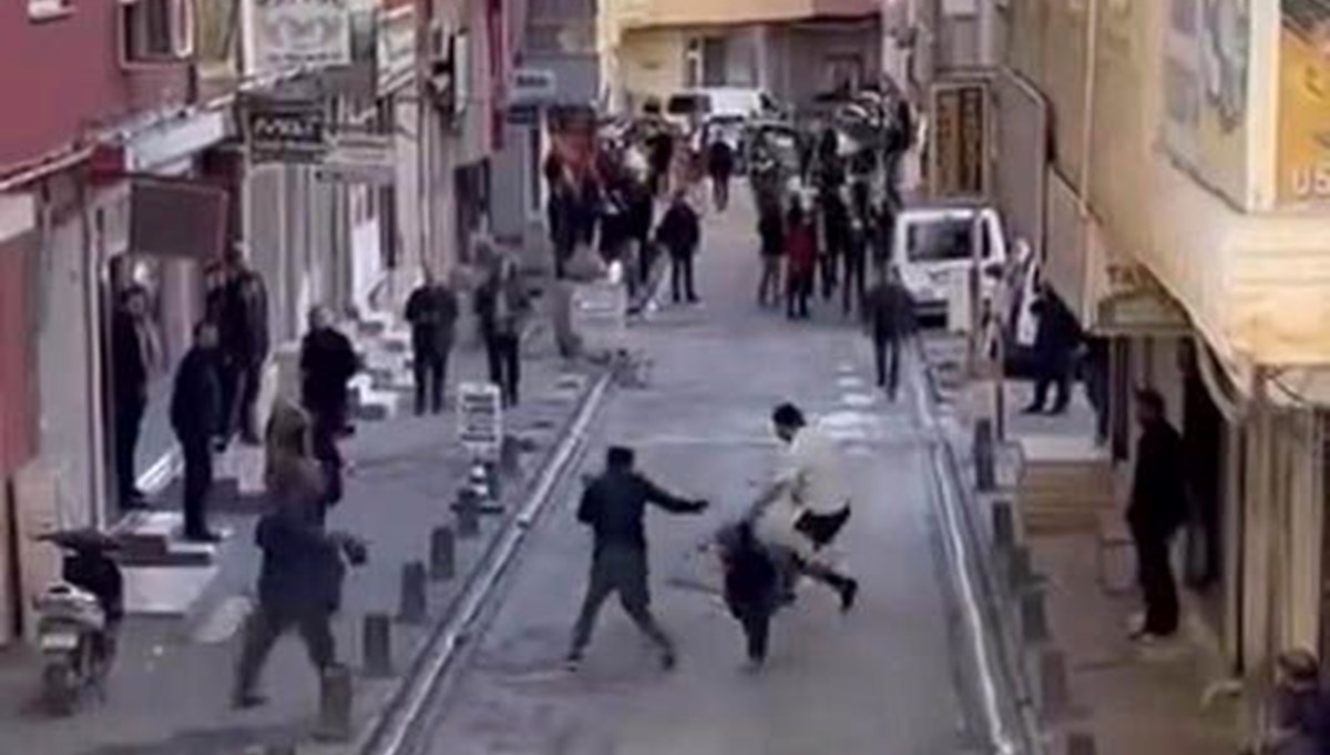 İki grup arasında taşlı sopalı kavga: 4 yaralı İki grup arasında taşlı sopalı kavga: 4 yaralı