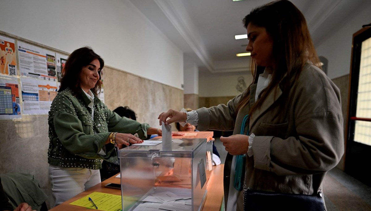 İspanya'da halk yerel seçimler için sandık başına gitti İspanya'da halk yerel seçimler için sandık başına gitti