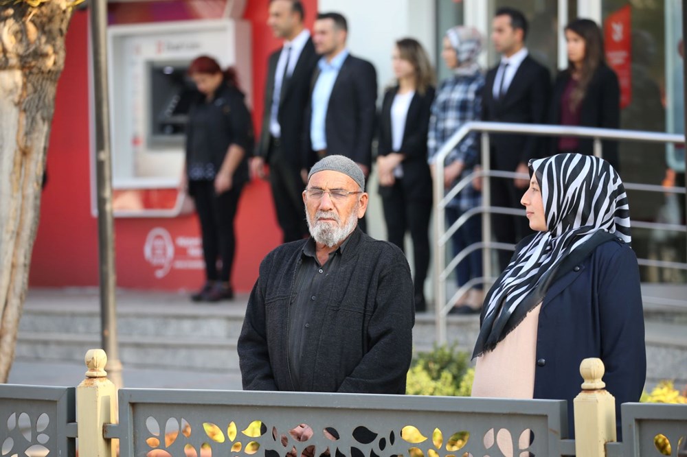 Saat 9'u 5 geçe hayat 1 dakika durdu - 17