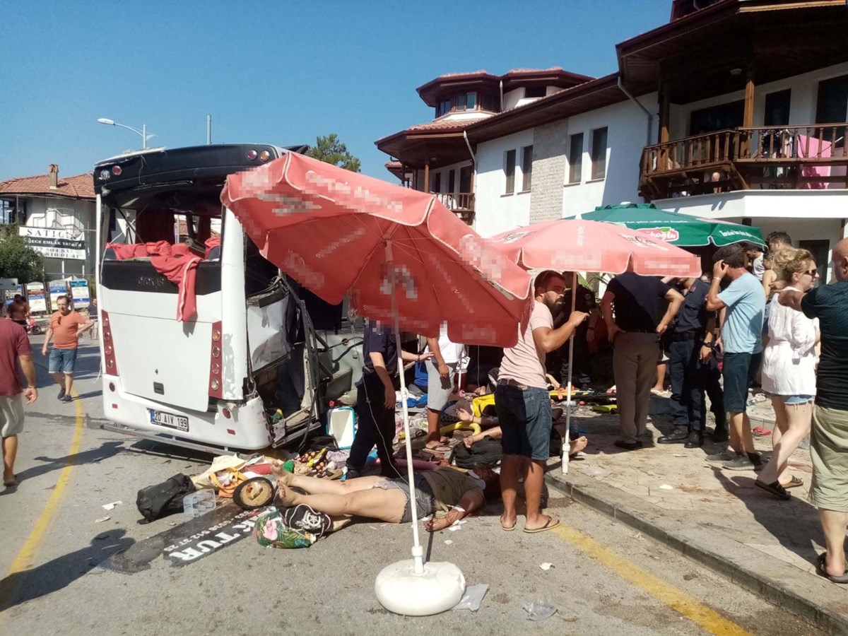 Muğla'da tur midibüsünün freni patladı: 1 ölü, 32 yaralı