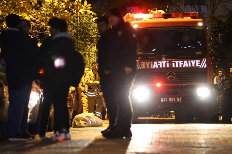İstanbul’da acı olay: Park ettiği otomobilin altında kalan sürücü öldü - 1