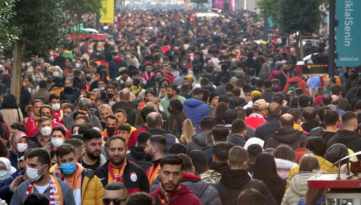 İstiklal Caddesi doldu taştı