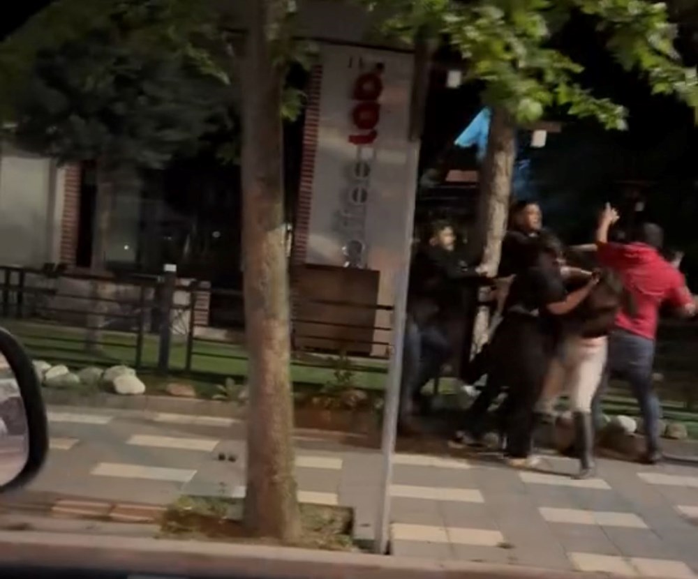 Bolu'da sokak ortasında hengame: Yumruklar havada uçuştu 73 LeEG06TjeUGT4muLGdCkVA