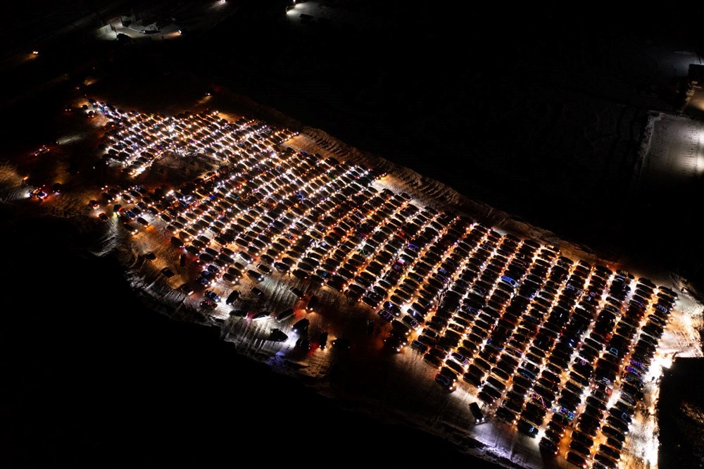 Otomobillerden dev noel ağacı: 800 otomobil katıldı - 10