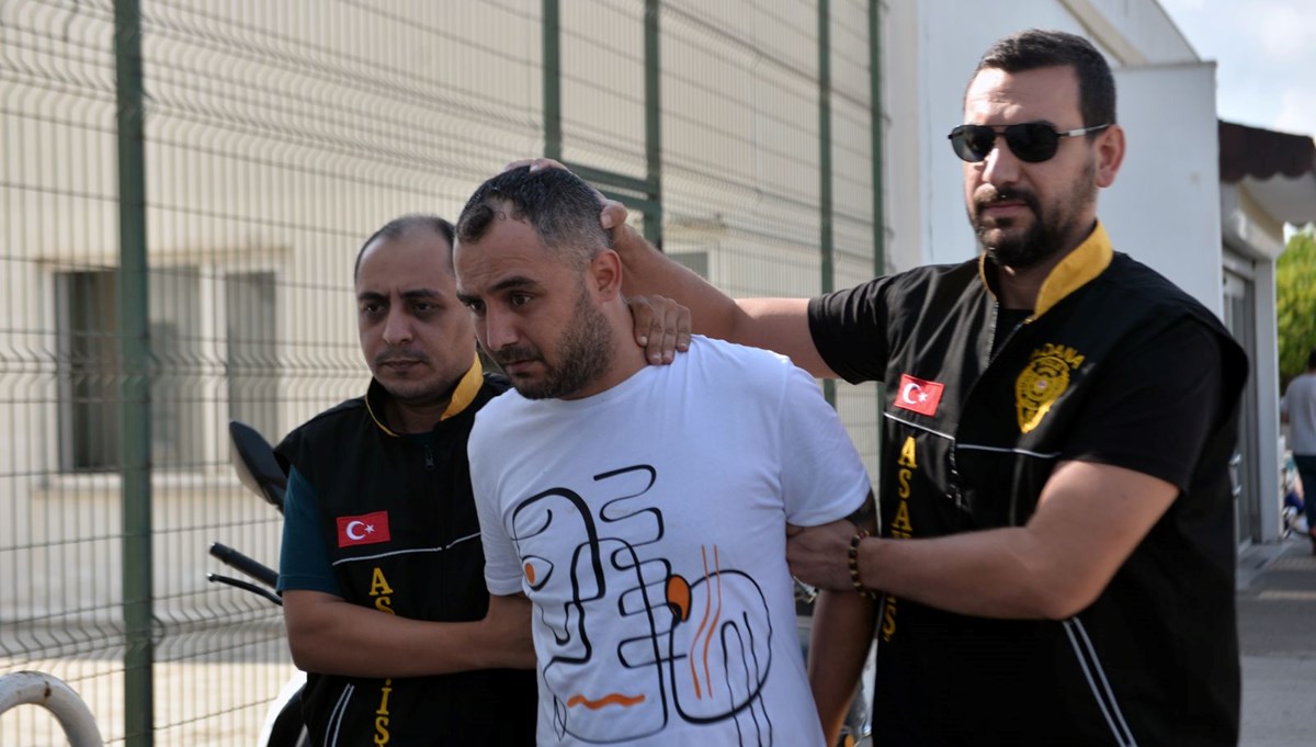 Adana’da dehşet: Sevgilisini boğmaya çalıştı, 1 kişiyi öldürüp 3 kişiyi de yaraladı Adana’da dehşet: Sevgilisini boğmaya çalıştı, 1 kişiyi öldürüp 3 kişiyi de yaraladı