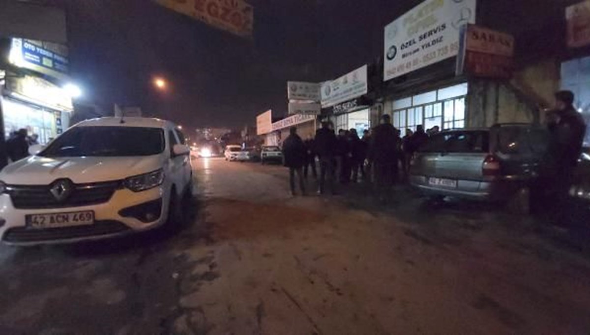 İş yerinin önünde tartıştığı husumetlisi tarafından öldürüldü İş yerinin önünde tartıştığı husumetlisi tarafından öldürüldü
