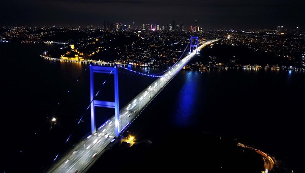 İstanbul'un simgeleri mor renge büründü (Dünya Epilepsi Günü)