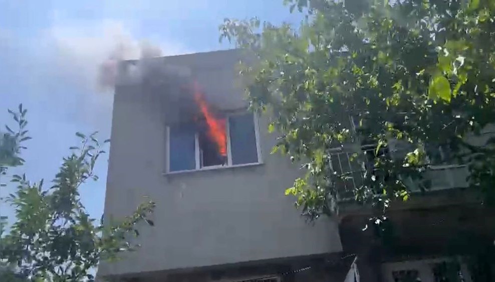 İki katlı ev yandı