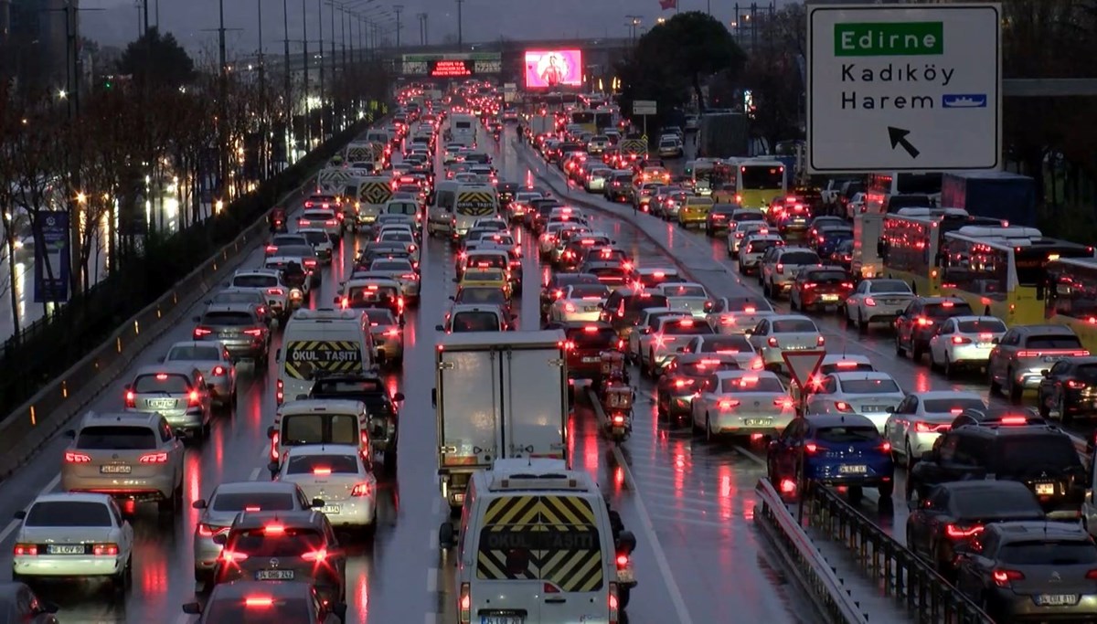 İstanbul’da yoğun trafik: Anadolu Yakası kilit! İstanbul’da yoğun trafik: Anadolu Yakası kilit!
