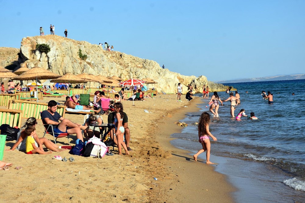 İtalyan koyu, tatilcilerin atıklarıyla çöplüğe döndü - 12