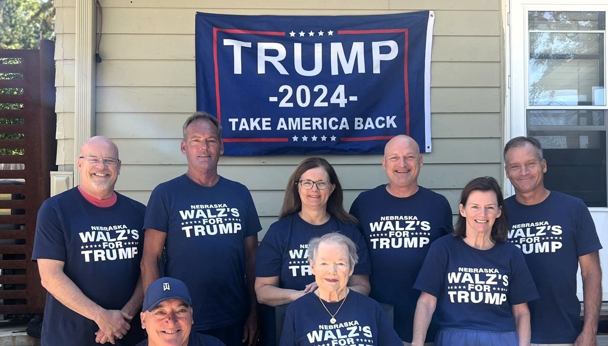 Kamala'nın yardımcısına şok! Ailesi Trump'ı destekliyor Kamala'nın yardımcısına şok! Ailesi Trump'ı destekliyor