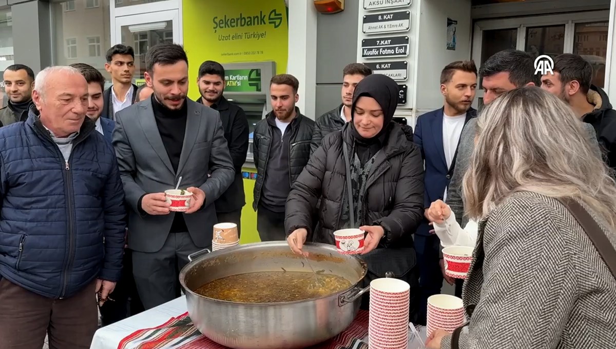 Ordu ve Rize'de 3 bin kişiye karalahana çorbası ikram edildi Ordu ve Rize'de 3 bin kişiye karalahana çorbası ikram edildi