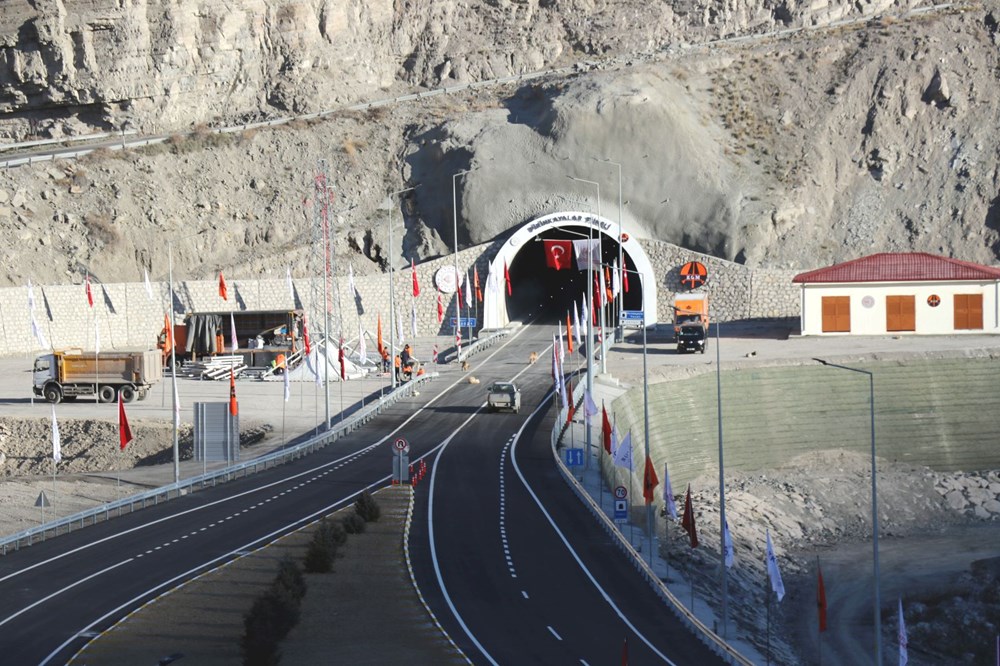 Türkiye'yi Kafkaslar'a bağlayan Pirinkayalar Tüneli açıldı - 7