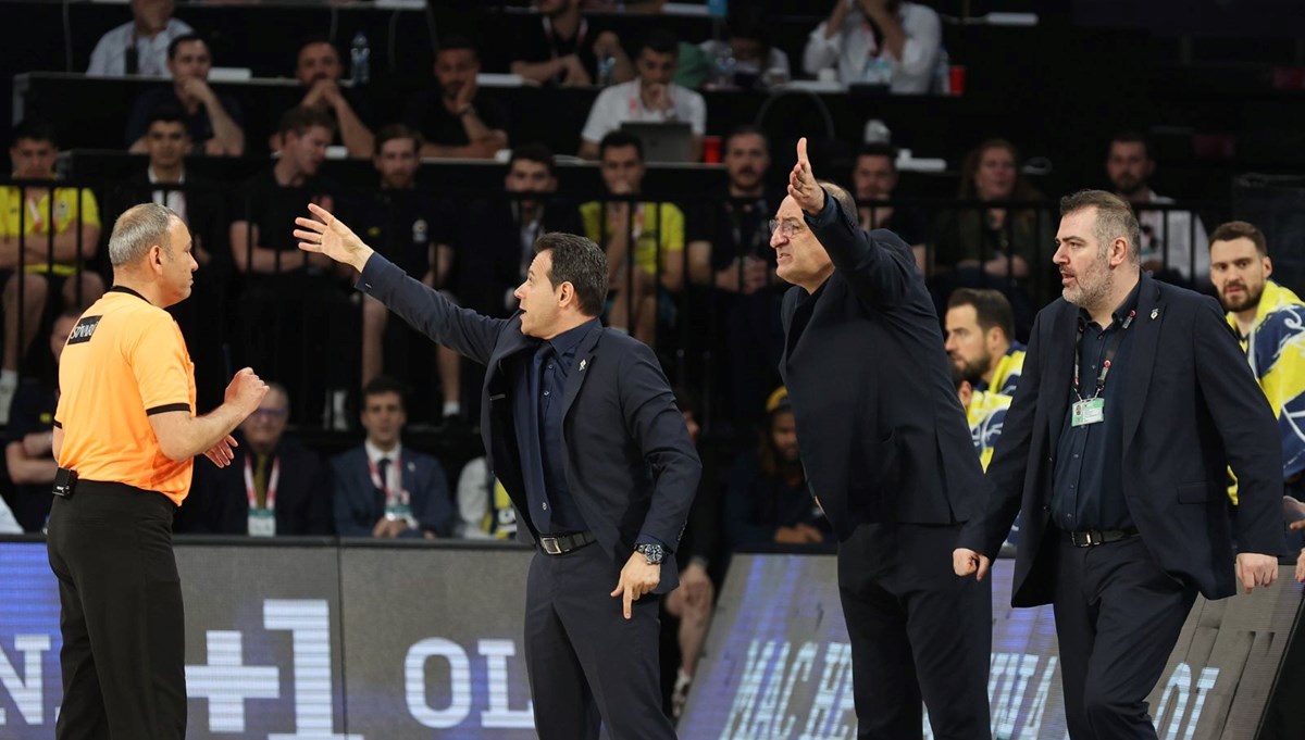 Anadolu Efes - Fenerbahçe Beko maçındaki hakemler için resmi karar