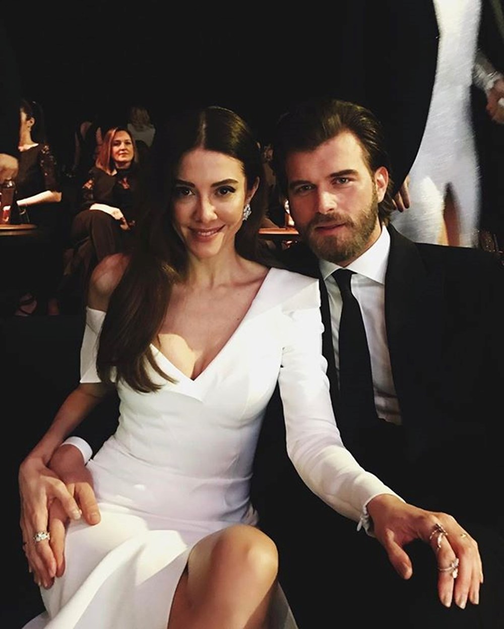 Mert Demir'in Yeni İmajı Sosyal Medyayı Salladı: Değişime Yorum Yağmuru! 255