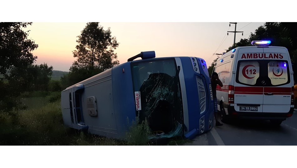 SON DAKİKA: Çatalca'da midibüs devrildi: 23 yaralı