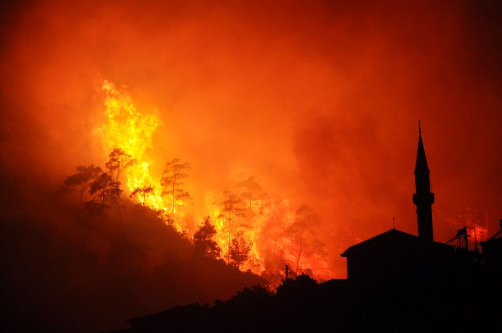 İzmir Çeşme'de orman yangını: Üç mahalle tahliye edildi, karayolu kapatıldı - 9