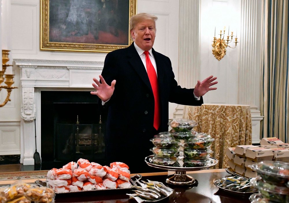 Hükümetin kapanması Trump'ı da vurdu: Misafirlerine hamburger yedirdi - 1
