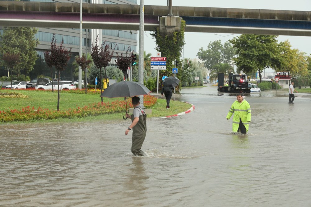 Kuvvetli sağanak birçok ilde hayatı felç etti: Sele kapılan 3 kişi hayatını kaybetti, 1 bebek kayıp - 11