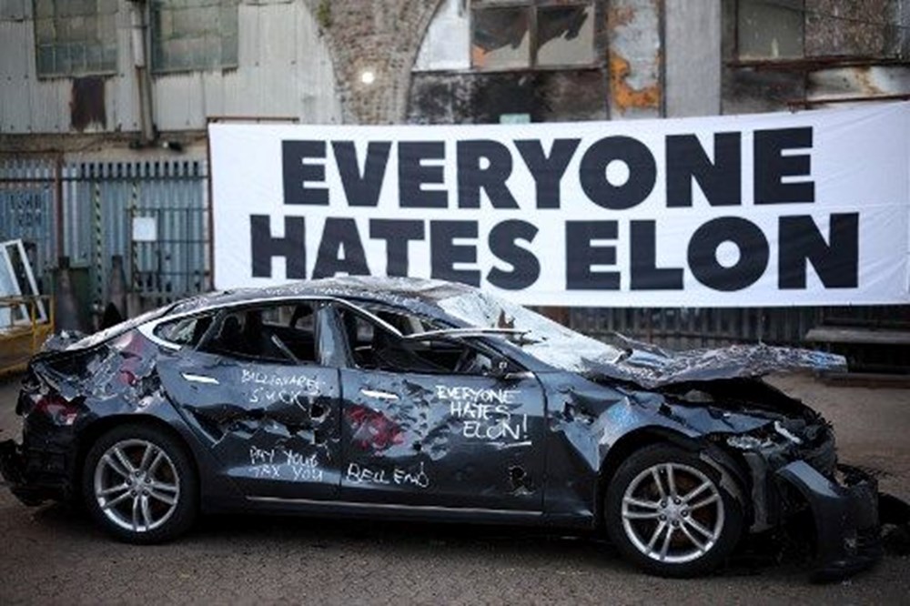Londra'da sanat projesi: Musk'a öfkelerini Tesla aracı parçalayarak çıkardılar 72 Lk1Rj5NK9UCNWom4 FPn4Q