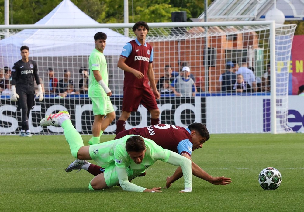 Teşekkürler çocuklar: Trabzonspor U19, Gençlik Ligi'nde 2. oldu 75 Ll4 bEKmNkWRZ1PSQuk1Jw