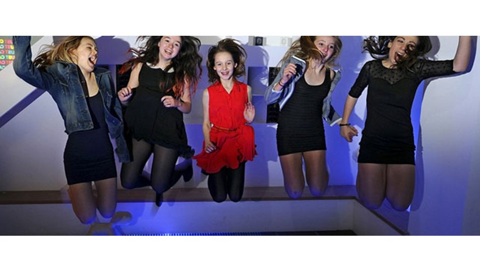 Çocukları için eve disko yaptırdılar