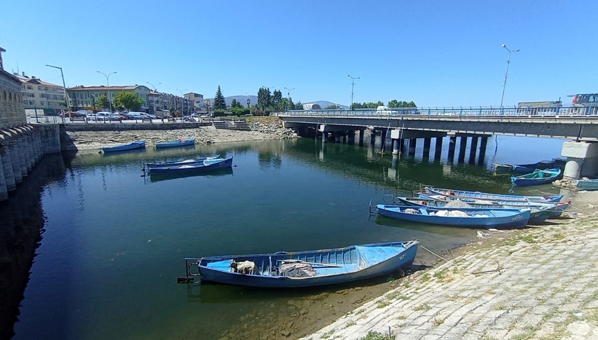 Eğirdir ve Beyşehir gölleri kritik düzeyin altına indi: 'Bir damla dahi su almayın' uyarısı Eğirdir ve Beyşehir gölleri kritik düzeyin altına indi: 'Bir damla dahi su almayın' uyarısı
