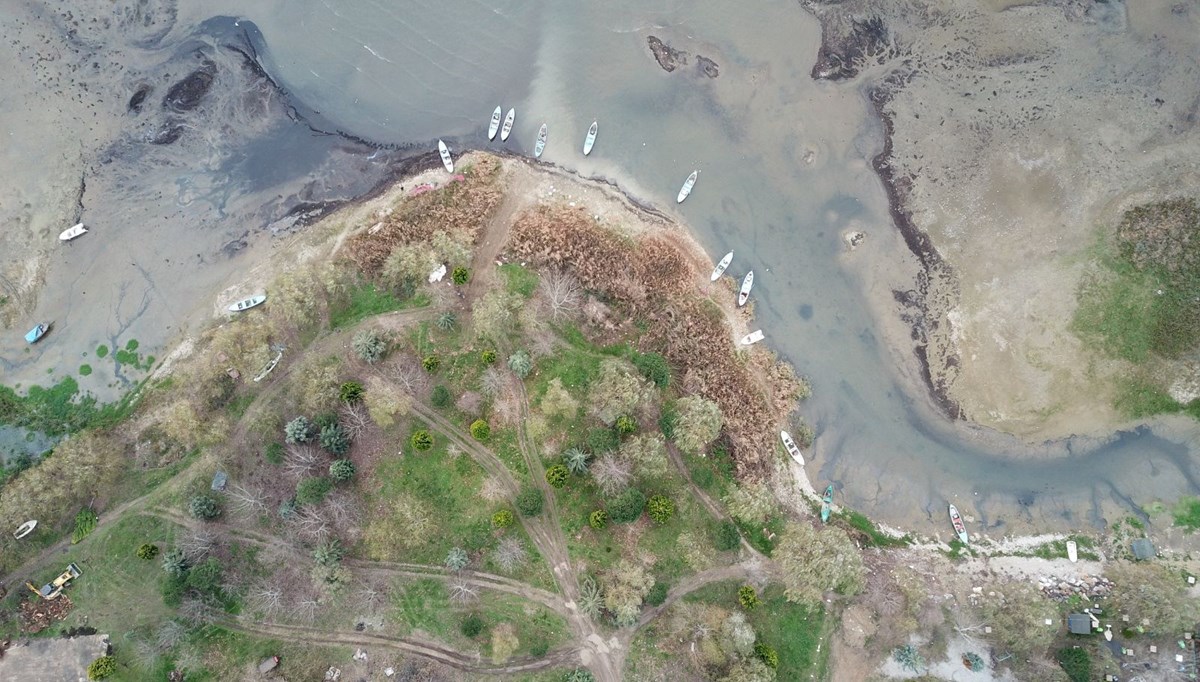 İznik Gölü'nde çekilme arttı: Balıkçı kayıkları karaya oturdu, adacıklar oluştu