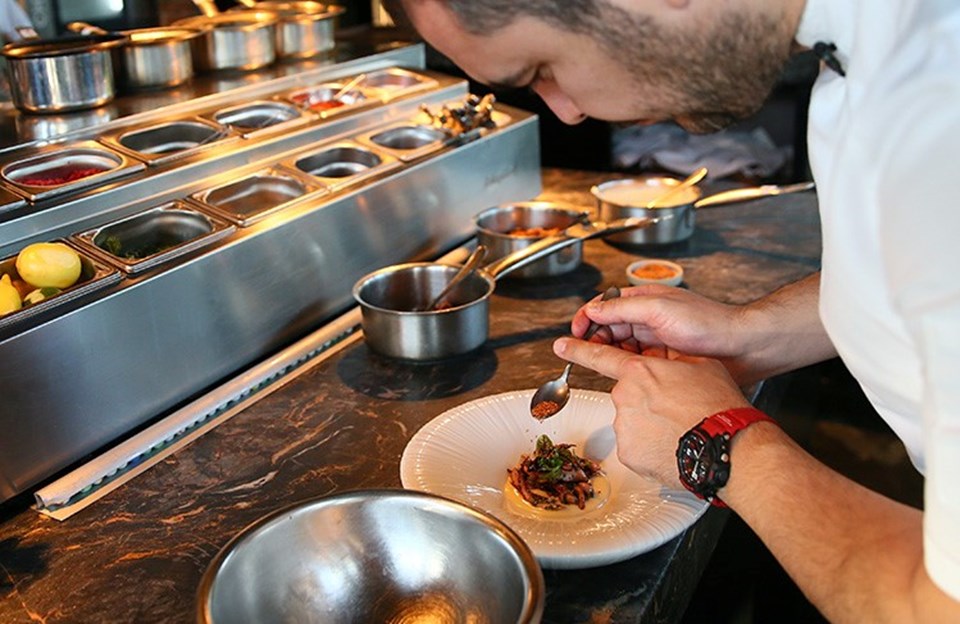 Osman Sezener kimdir? MasterChef konuğu Şef Osman Sezener'in kariyeri - 1