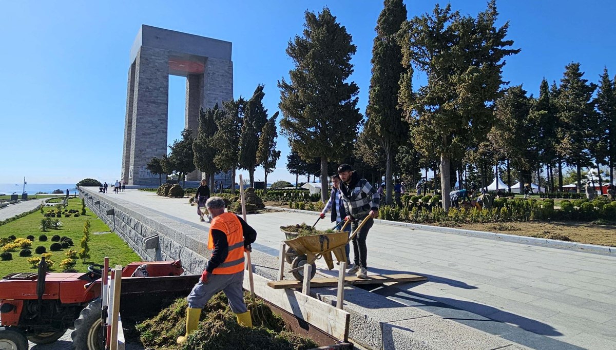 Şehitler Abidesi'nde 18 Mart hazırlığı Şehitler Abidesi'nde 18 Mart hazırlığı