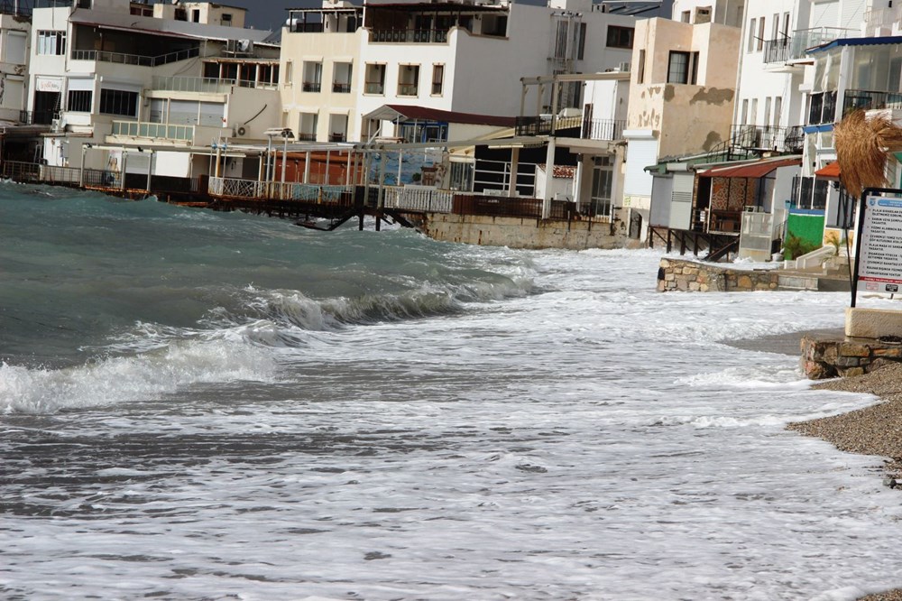 Bodrum'da fırtına milyonluk yatı batırdı - 11