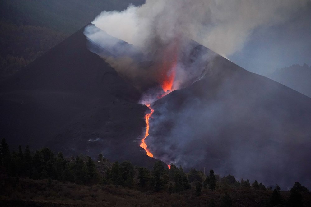 Yanardağ, La Palma Adası'nda 800 kişiyi daha evlerinden etti - 1