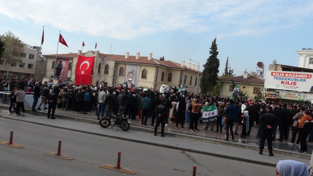 Suriye'de rejim devrildi: Türkiye'deki Suriyeliler kutlama yaptı - 1