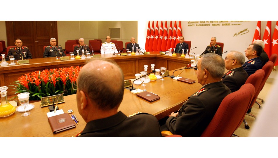 İki iddia: Iğsız emekli olacak, YAŞ sarkacak