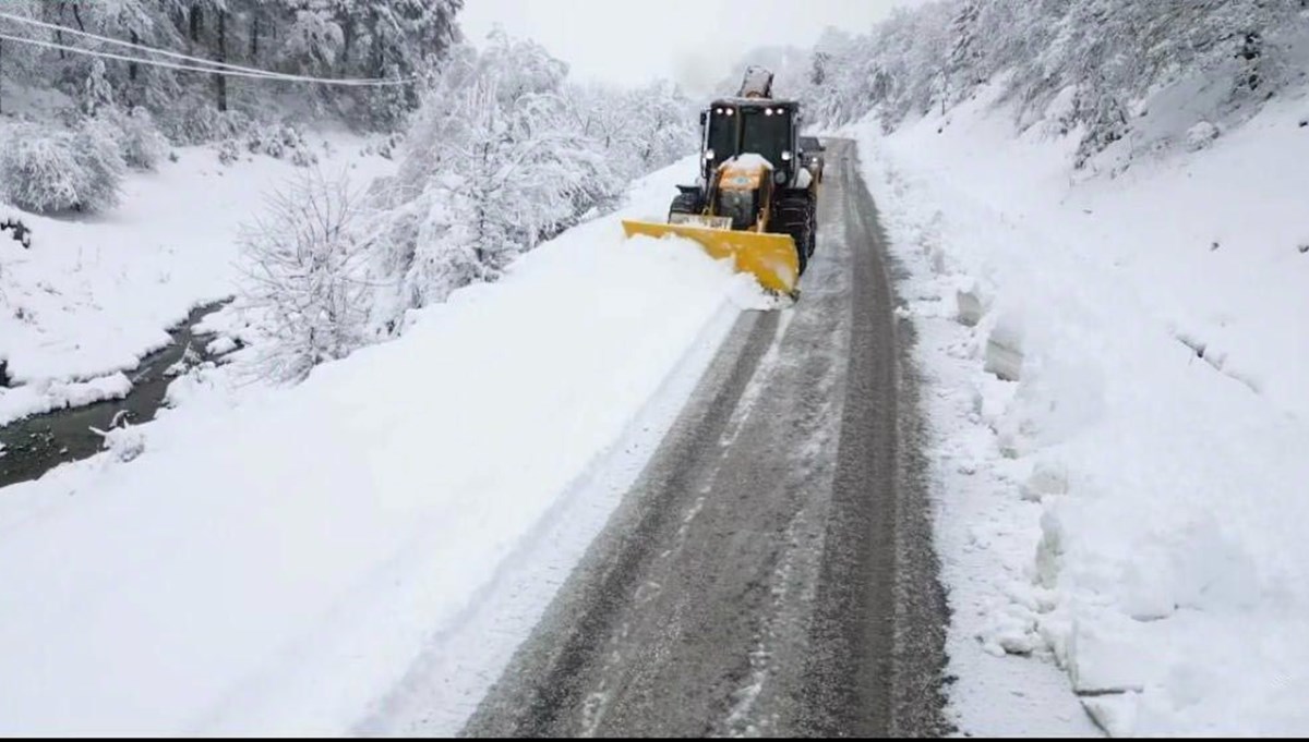 Bilecik’te kar yağışı: 24 köyün yolu kapandı