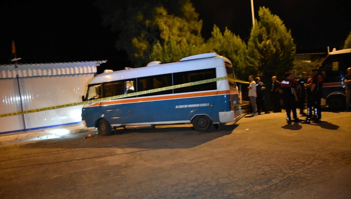 İzmir'de yolcu minibüsünde cinayet İzmir'de yolcu minibüsünde cinayet