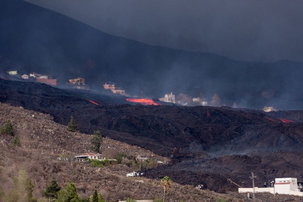 La Palma Adası'ndaki yanardağ felaketine turist akını - 3