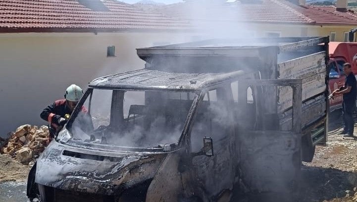 Malatya’da şantiyede araç yangını