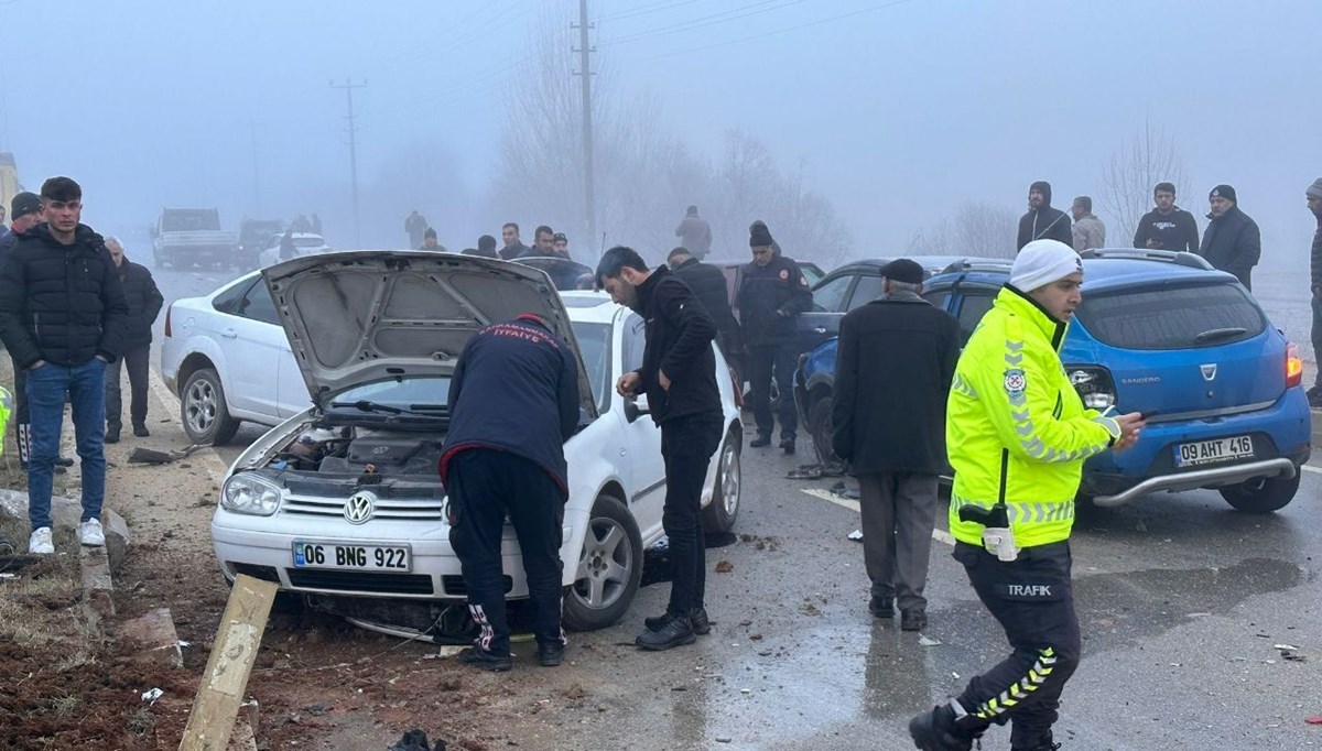 Kahramanmaraş'ta 22 araçlık zincirleme kaza: 15 yaralı